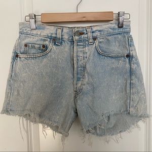 Vintage Levi’s high waisted acid wash shorts